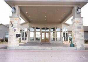 image of the front entryway of fentanyl addiction rehab center offering an inviting and welcoming environment for substance abuse treatment